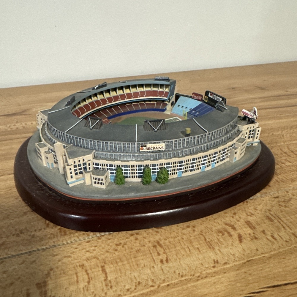 Municipal Stadium Old Home Of The Cleveland Browns NFL Replica Danbury Mint - Picture 2 of 6